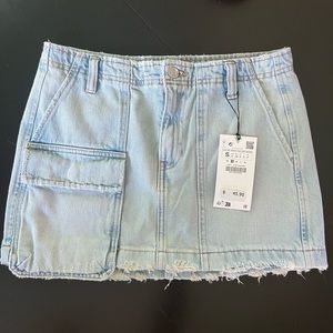 Never worn Zara mini denim cargo skirt